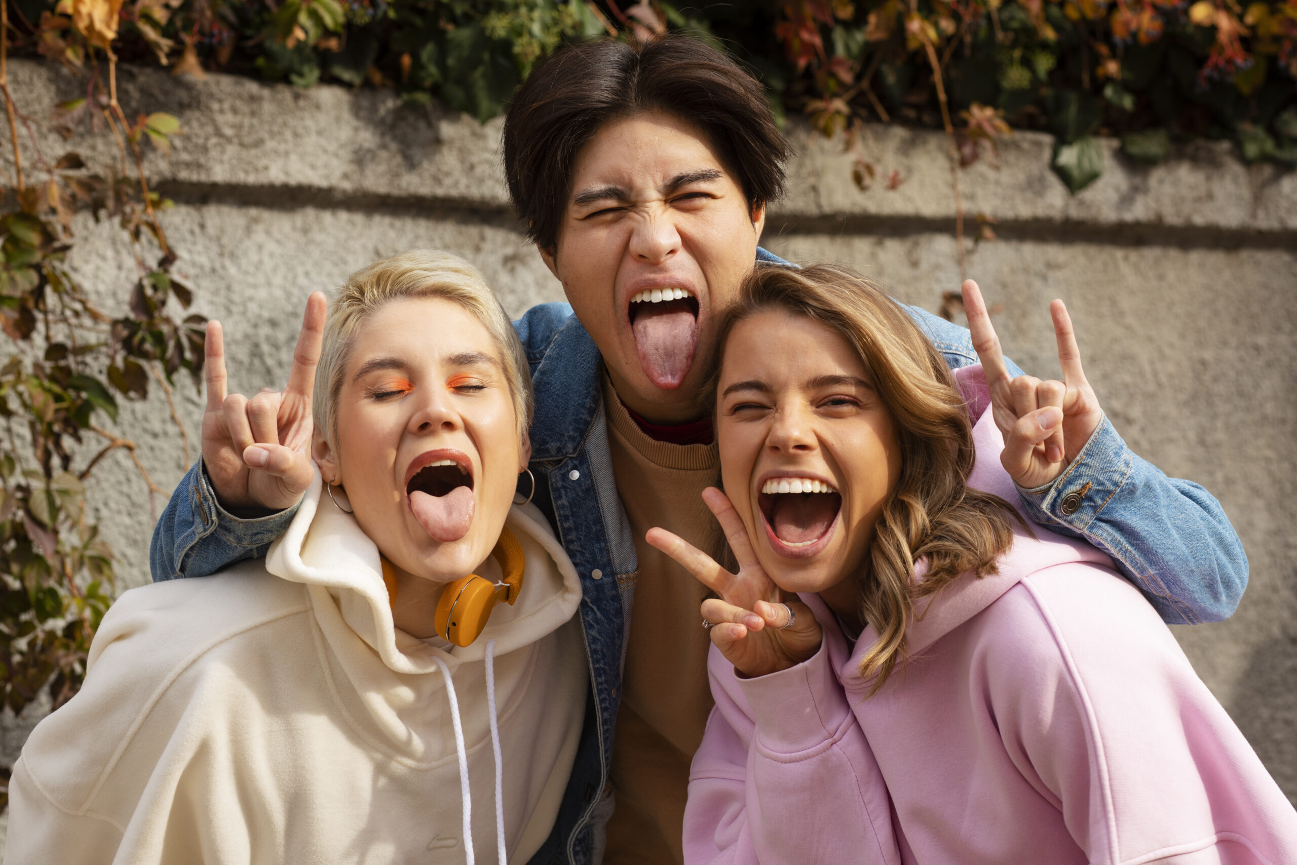 front-view-friends-posing-together